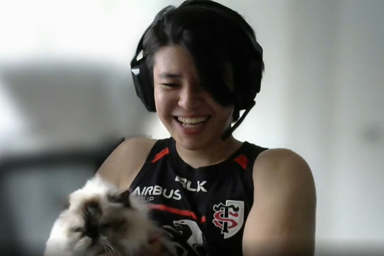 猫より服装のほうが気になるよね~